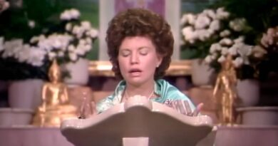 Decree 60.07 - Thirty Three Fiats of the Light - The Buddhas in Winter 1982