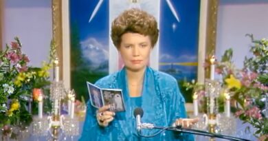 DEVOTIONAL DECREES - Salutation to The Sun, and I AM Light